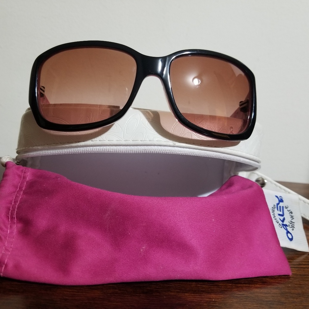 Oakley sunglasses black EUC